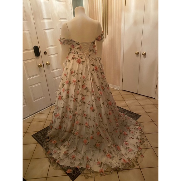 Stunning Floral Off-shoulder Flowy Plus Size Ballgown Engagement / Prom Dress - Picture 5 of 6
